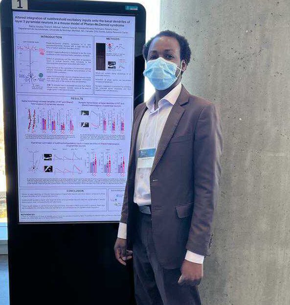 ArayAlab's tweet photo. Congratulations to @Icent772 from @ArayAlab and @CR_CHUSJ for being finalist at the neuroscience department @med_umontreal poster competition with his work on Phelan- McDermid syndrome. #phdstudent @CAN_ACN https://t.co/J2rgHK1r9J
