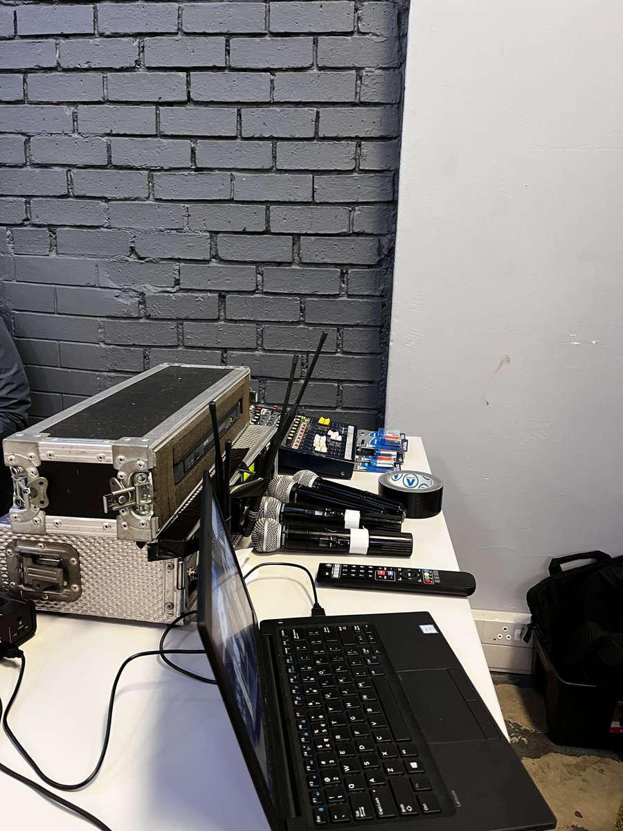 4otune's tweet image. Final day of the Digital Twin Hackathon. 

Transformation of the @TshimologongIT iClub underway 

#hackMYCITY