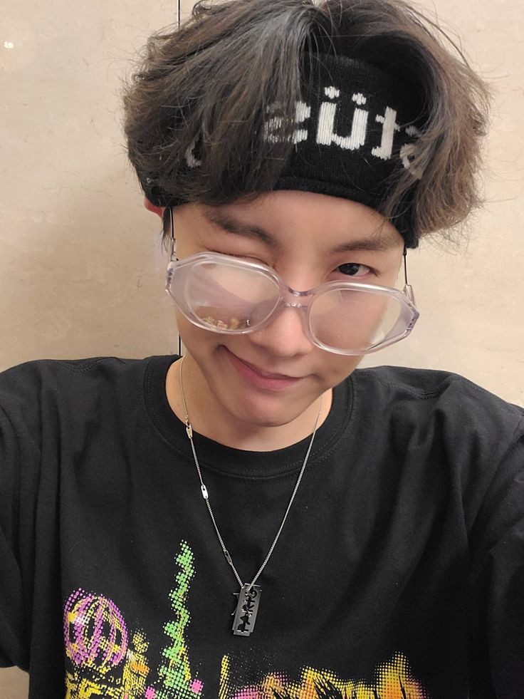 Ya era hora de salir de la casita, por eso mismito es que me mantuve todo el día en el ⁦#𝕄𝔸ℝ𝕀𝔸𝟜𝕋ℍℂ𝔹⁩, porque obviamente si salía era para y por el ⁦#時間𝐓𝐎費雷羅𝐀𝐍𝐈𝐌𝐀𝐋⁩. ¡Muchas felicidades a la preciosa por su regreso.♡

ᰍ̱ 🎸 𝚋ad 𝑑r𝚎am 的 𝚂eo𝑗oon !