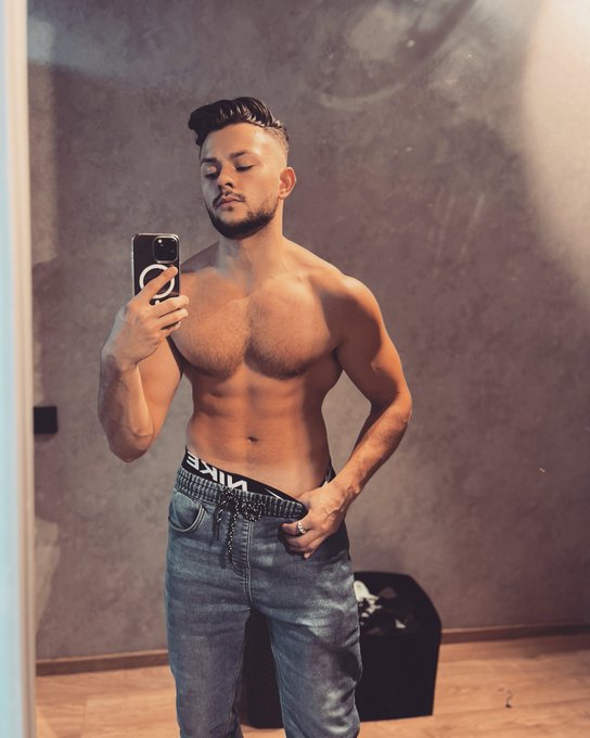 whats poppin? https://t.co/LVkLJmn0Ay