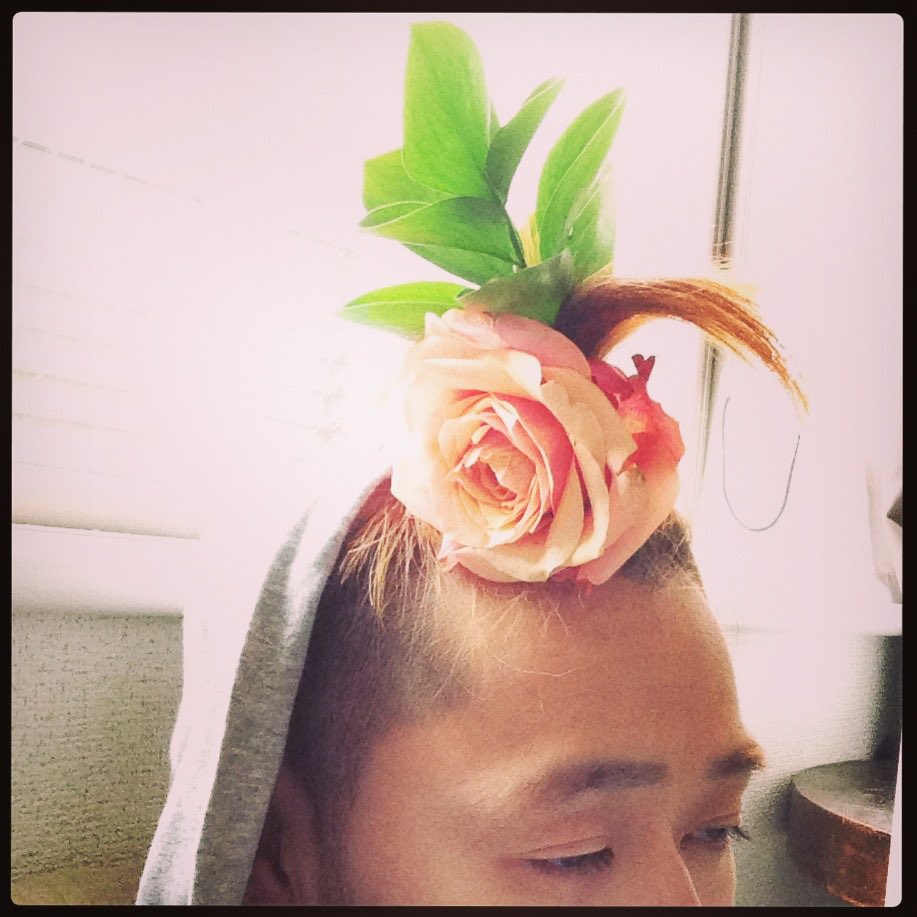 DELIVA_G's tweet photo. 「人に優しくできません」
無闇に優しくなくてもいいんじゃない？♪ 人を傷付けたり怒らせたりしなければ御の字なの♪ 過剰な善人願望は貴方の心と体を更に蝕んでしまうわ。無理に優しい自分を理想に掲げず、己の気心に従順に人と安定的に関われる平静さをお鍛えなさいな♪❤️その方が互いに気が楽よ♪ https://t.co/gR6ir2JcGy