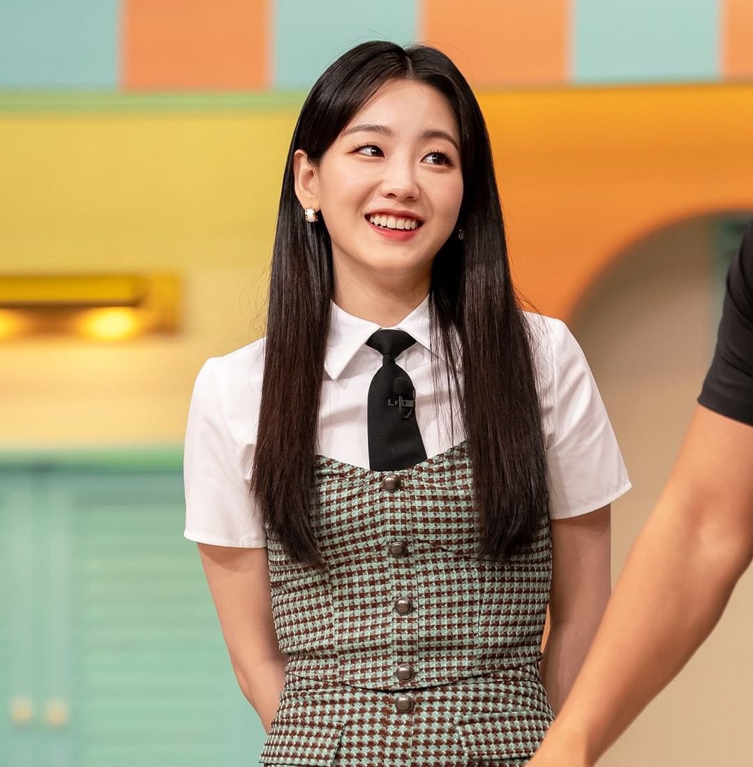 pras on Twitter: "yihyun’s kpop idol slay https://t.co/vll4uIsf5n