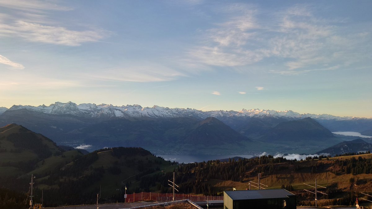 Guten Morgen von der Rigi 🙋

Heute bricht der letzte Tag der @Lokpersonal Bildungstage an. Nebenbei haben sich einige neue spannende Kontakte und Ideen gebildet, die es heisst, in den nächsten Wochen zu vertiefen.

Schönen Freitag wünschen wir ✌️
