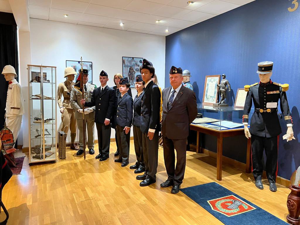 CDC3RAMa's tweet image. Le #3rama s’engage auprès de la jeunesse pour transmettre la flamme en ce #11novembre:hier, remise des calots #troupesdemarine à ses Cadets de la Défense, devoir de mémoire. Futurs citoyens, c’est ainsi qu’ils deviendront des adultes libres et responsables #EspritDéfense🇫🇷