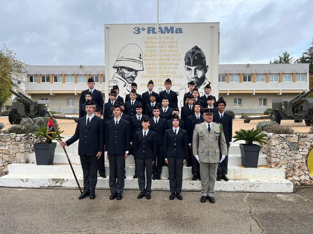 CDC3RAMa's tweet image. Le #3rama s’engage auprès de la jeunesse pour transmettre la flamme en ce #11novembre:hier, remise des calots #troupesdemarine à ses Cadets de la Défense, devoir de mémoire. Futurs citoyens, c’est ainsi qu’ils deviendront des adultes libres et responsables #EspritDéfense🇫🇷