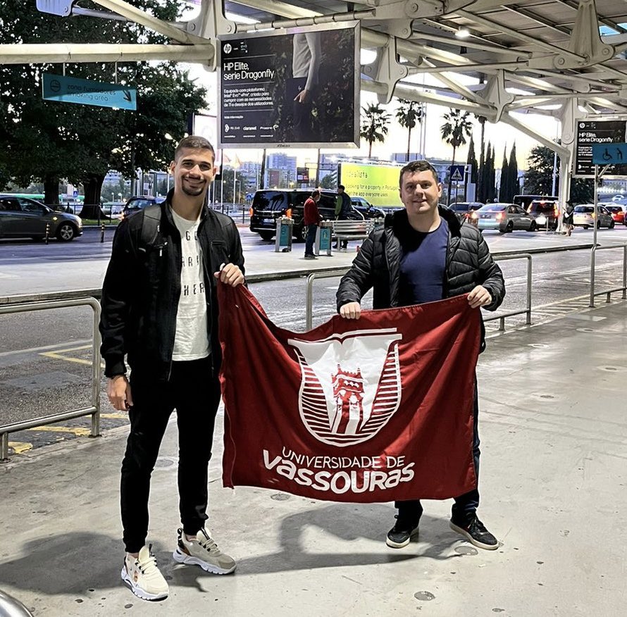 AnraFernandes's tweet image. Em terras portuguesas 🇵🇹!!! Missão Internacional Universidade de Vassouras. Bora quebrar códigos 🚀🚀🚀#UniVassouras #BreakingCodes #VassourasXLisboa #VassourasCoimbraBrasileira