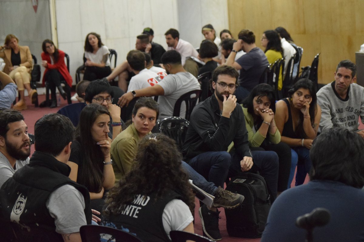 ferfranq's tweet photo. Más de 100 militantes de la @Jp_caba y @jradicalcaba nos juntamos anoche para debatir, intercambiar posiciones, conocernos y despejar los prejuicios que imposibilitan el diálogo. Son obvias y conocidas nuestras diferencias políticas pero nos unen algunos puntos en común. https://t.co/ZDtq76hgZt