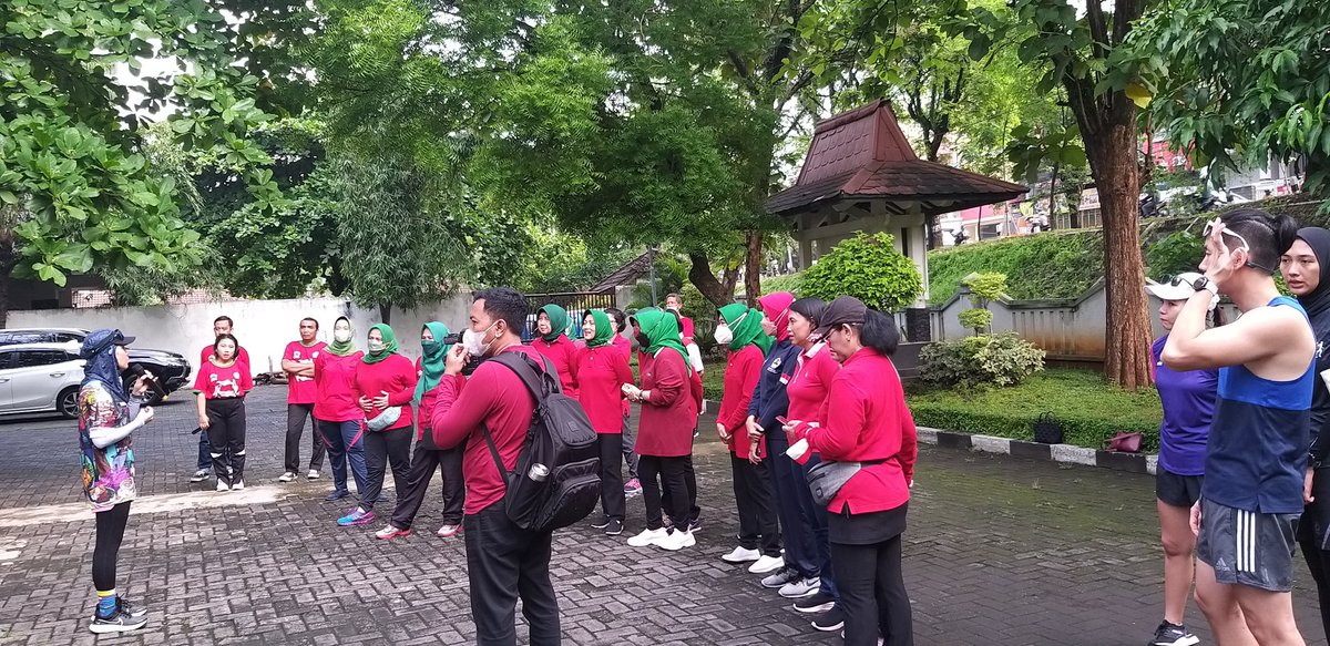 dearyusi's tweet photo. Olah raga pagi , test kebugaran n Posbindu PKK Jateng bersama ibu Ketua TP PKK Jateng. https://t.co/ZOIE6KbCBJ