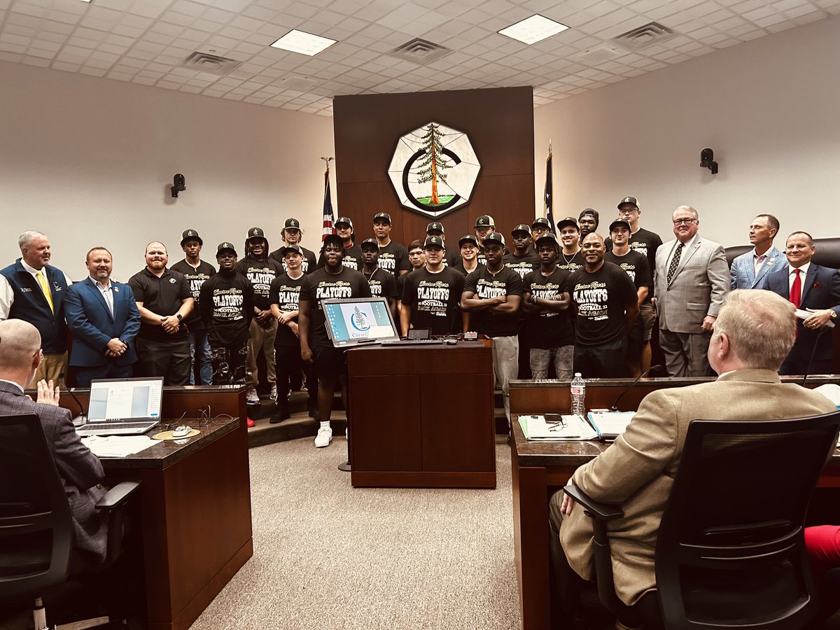 CoachHardeman's tweet photo. Last year, experiencing the kids being recognized by the City of Conroe was great. These Seniors made it a goal to get back… tonight they did!💯 

Thank you Mayor Jody Czajkoski, Curt Maddux, Todd Yancey and the rest of the City Council for having us! 

#SicEmTigers🐅 https://t.co/i3IwwnVyYR