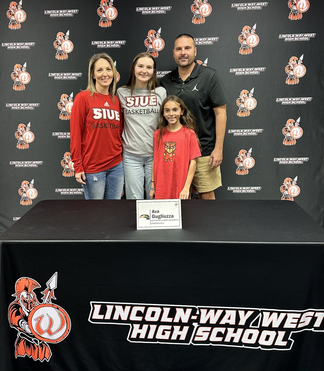 It’s official ✍🏻 <a href="/SIUEWBB/">SIUE Women’s Basketball</a> ❤️🖤 @#gocougars