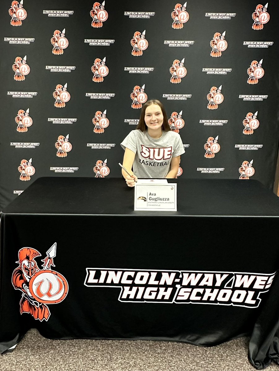 amygug's tweet photo. It’s official ✍🏻 @SIUEWBB ❤️🖤 @#gocougars https://t.co/d8PKLH9MOT