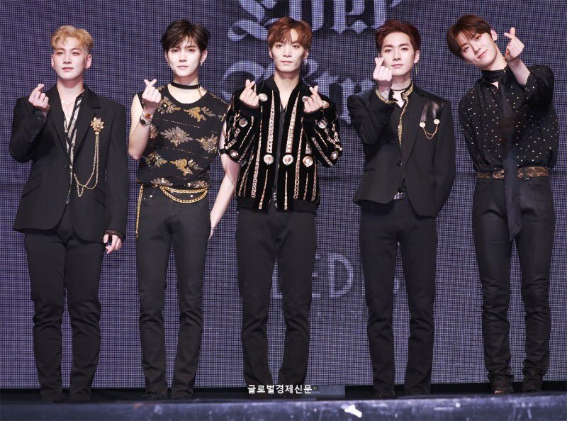 선생님 제가 진짜 사랑하는 거 아시나요 디올 풀착, 생로랑 쓸어온 거 봤을 때 짜릿함 아직도 기억해ㅠ.ㅠ