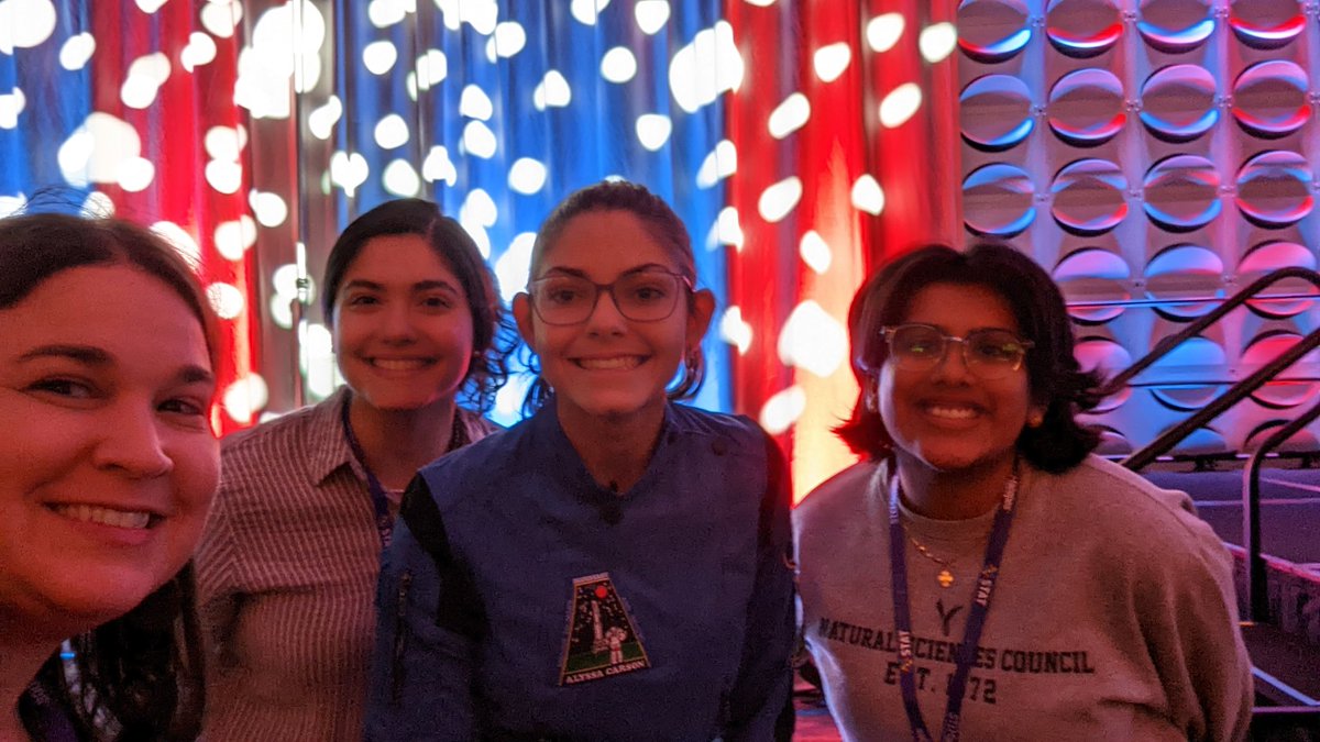 Enjoying CAST with my new chemistry teachers! <a href="/SpringWoodsHigh/">Spring Woods High</a> #STATCAST22