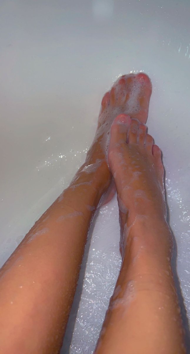 My pedicure appointment is coming up ☺️ which one of you wants to pay for me to get my toes done and choose the color? DM me😘🦶🏼 #footfetishnation #retweet #footfetish #rt #prettyfeet #prettytoes #foot #footworship #feet #footjob #findom #dom #italian #latina #latinafeet