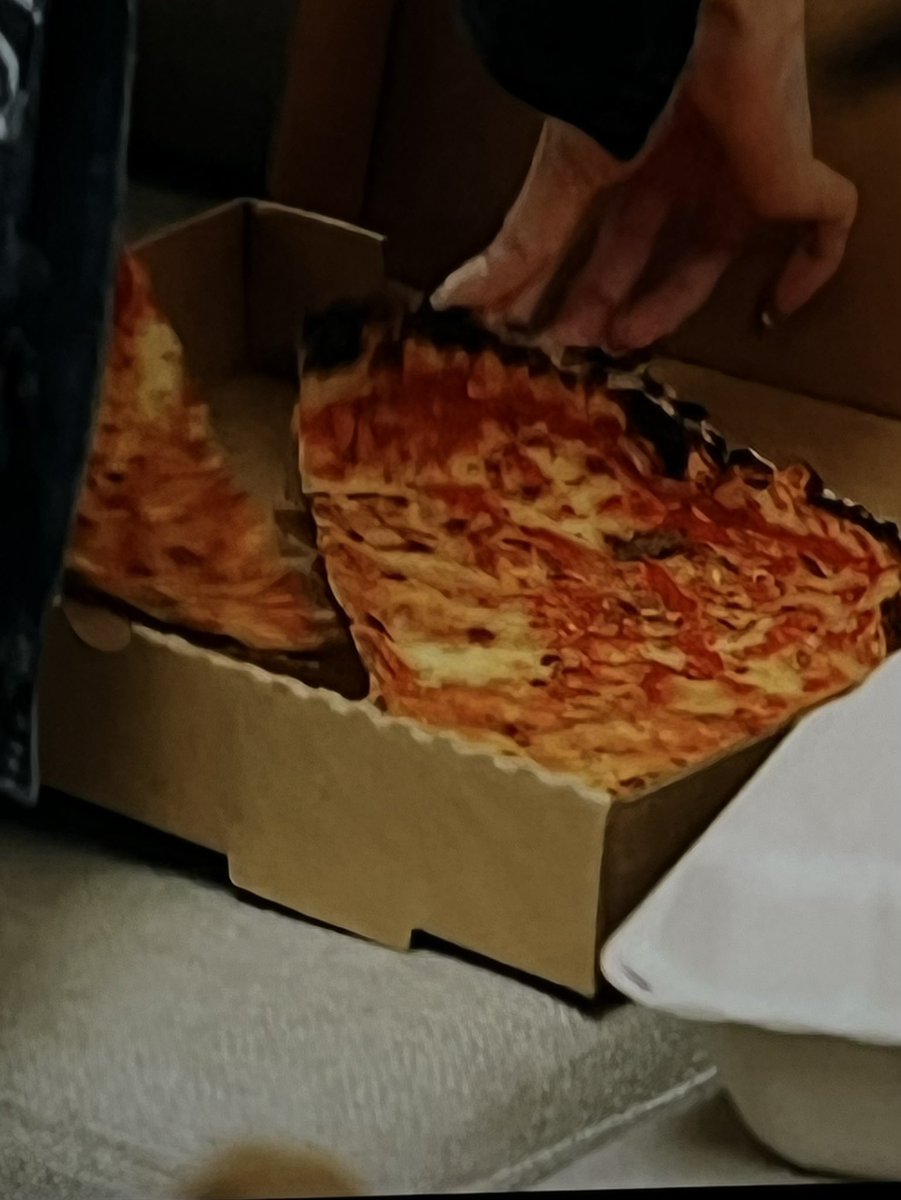 I’m the type of woman who sits here watching #WinterHouse and judging the food they are eating like I’m bloody Gordon Ramsay. That pizza is legit burned on the edges and looks like cardboard covered with some sauce and cheese. https://t.co/bXynFkwo1J