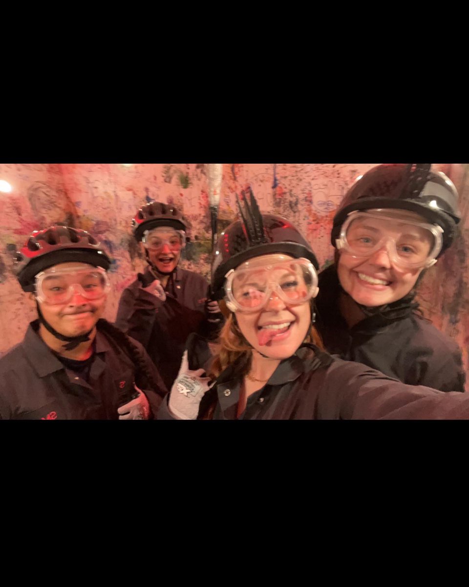 HesstonSoftball's tweet photo. Rage Room: 0️⃣

Lark Softball: 1️⃣ https://t.co/9zdqT2Kheo