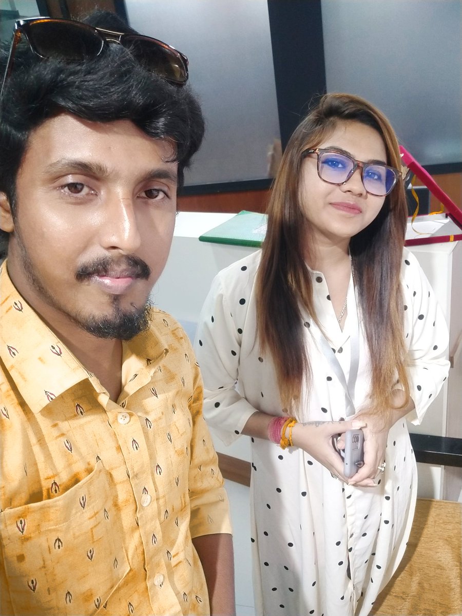 rupom_acharjee's tweet photo. সিলেটের জনপ্রিয় লোকশিল্পী সুস্মিতা দে.....
#Sylhet #Singer #Sushmita #Rupom #Folk #Rtv_Star #Bangladesh #kolkata #Tweeter https://t.co/YQ3bEWxgSS