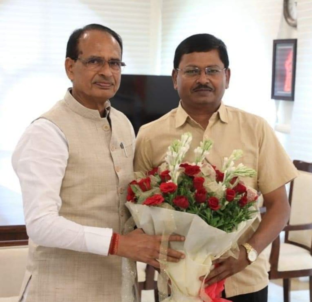 atalraag's tweet photo. @BJP4MP के प्रदेश उपाध्यक्ष एवं सतना के यशस्वी महापौर,कर्मठ जननेता-समाजसेवी श्री @yogeshkumar4bjpजी भाईसाहब को जन्मदिन की अनन्त मङ्गलकामनाएं।
🌸💐
आपके राष्ट्रीयता से परिपूर्ण विचार जनकल्याण की नई लीक खींचें।और अन्त्योदय'का मन्त्र अपनी सुगन्ध बिखेरे। @ChouhanShivraj @vdsharmabjp https://t.co/AQWjxkU7vy