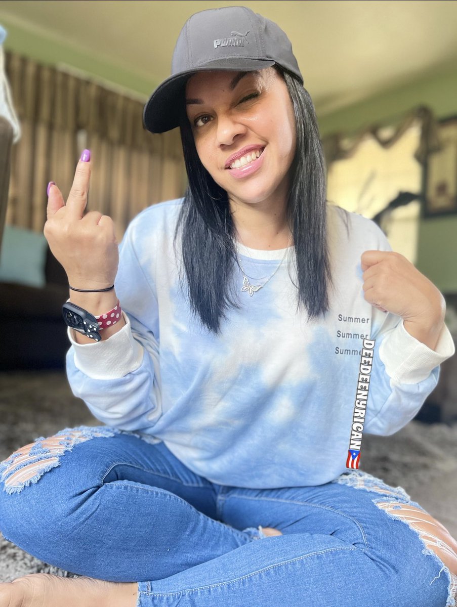 DeedeericanF's tweet photo. Gn!!!! For those who keep askin for middle finger pics hehe!!!! No feet thou cuz thereโs plenty of my feet to go around lol ๐ nothing wrong wit just me ๐. #subscribe #onlyfans #lotsofcontent #feetcontent #custompics #feet #toes #soles #wrinkledsoles https://t.co/7lPunZUhbq