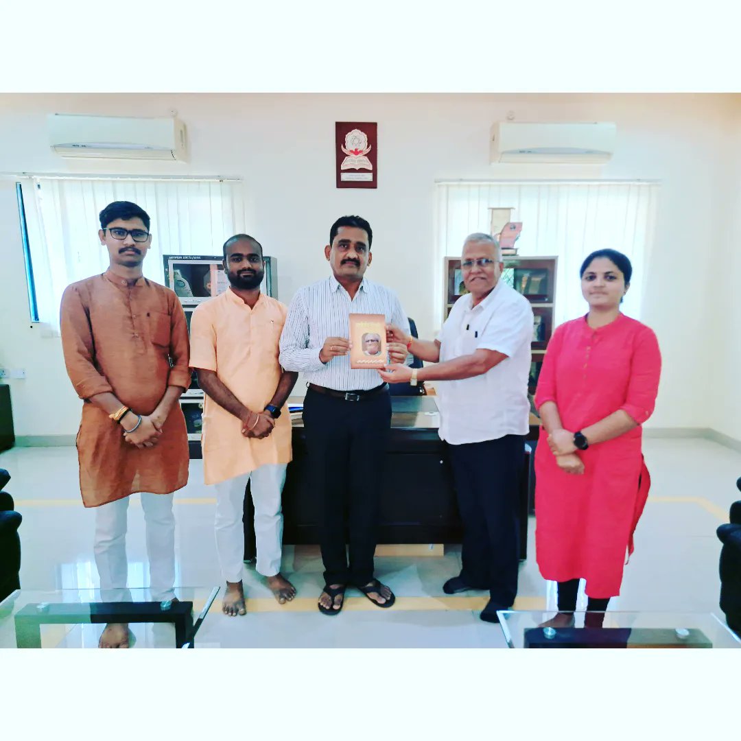 Sachin_D_Surya's tweet photo. अभाविप पुरस्कृत विद्यापीठ विकास मंच तर्फे सध्या सुरू असलेल्या स्वारातीम विद्यापीठ सिनेट संदर्भात व विद्यार्थ्यांच्या शैक्षणिक विषयांसोबत राष्ट्रीय शैक्षणिक धोरण अंमलबजावणी विषयावर प्रा नारायण पाटील यांनी चर्चा केली.
#विद्यपीठ #स्वारातीम #strum #ABVP #abvpdevgiri #University https://t.co/dKKRk2bwAS
