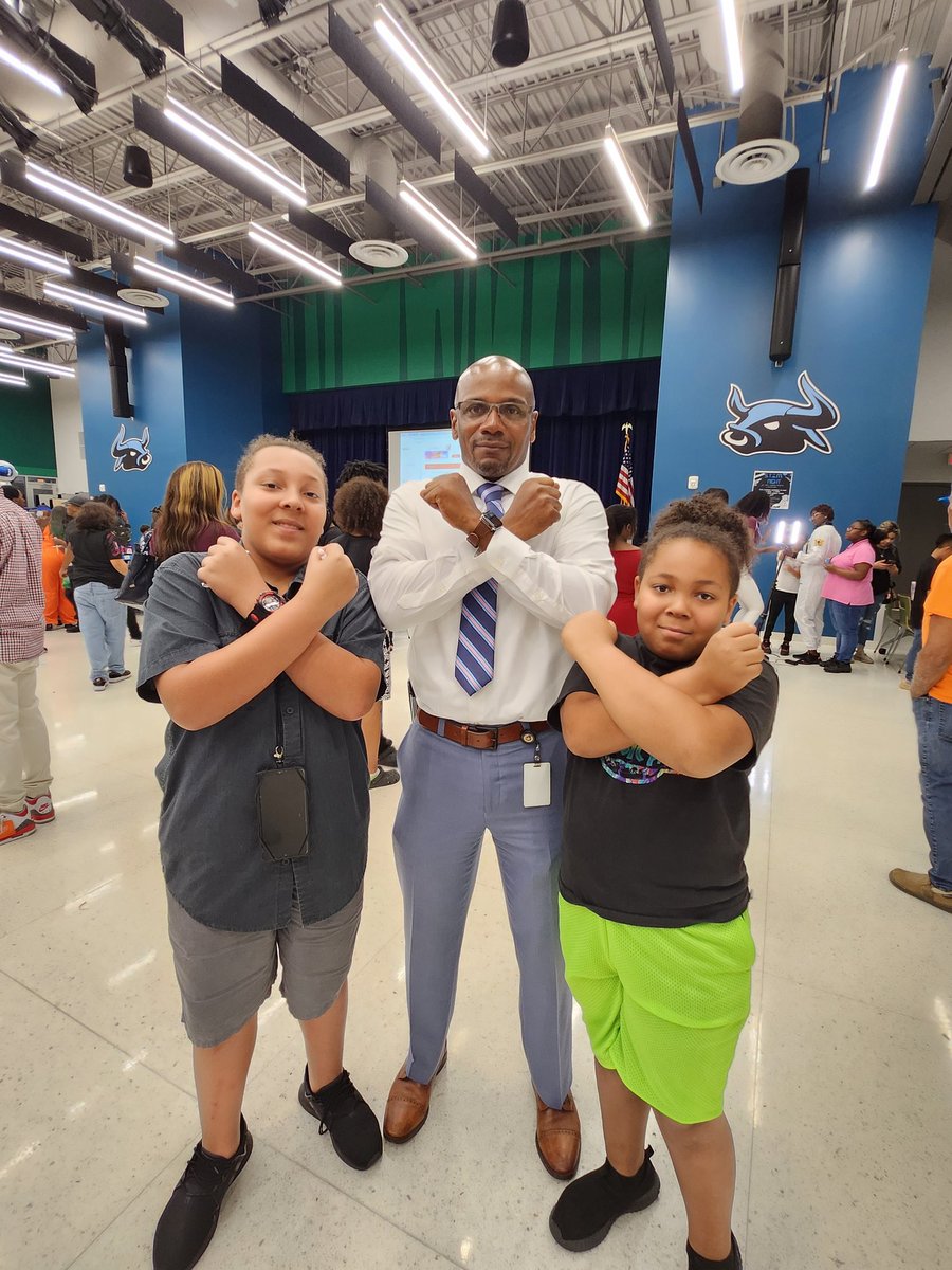 kashmyr2972's tweet photo. Wakanda Forever!
With Mr. Pruitt https://t.co/Fl7uDe31KC