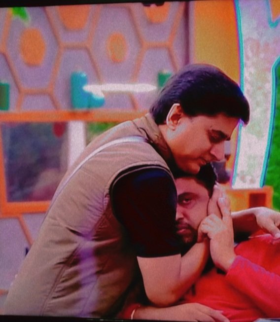 nieldlichmadel's tweet photo. Aww❤
Kya pyaar hai
I shipping these two from now #praru 🤭
Turu love 🤣😂
#BBK9 https://t.co/ENQvlLviNc