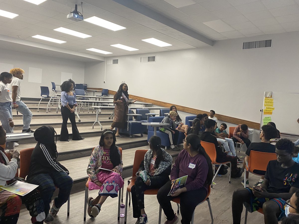 MrsEbonyJBaker's tweet photo. Kudos to our ⁦@SUCCESSin203⁩ parent organization for an amazing evening of belonging and community building!! They also had a special guest join them, Miss Black Illinois USA, Ebony Graves!! Such a awesome time!!! 😊👏🏽👏🏽 https://t.co/Brkkkcw0RX