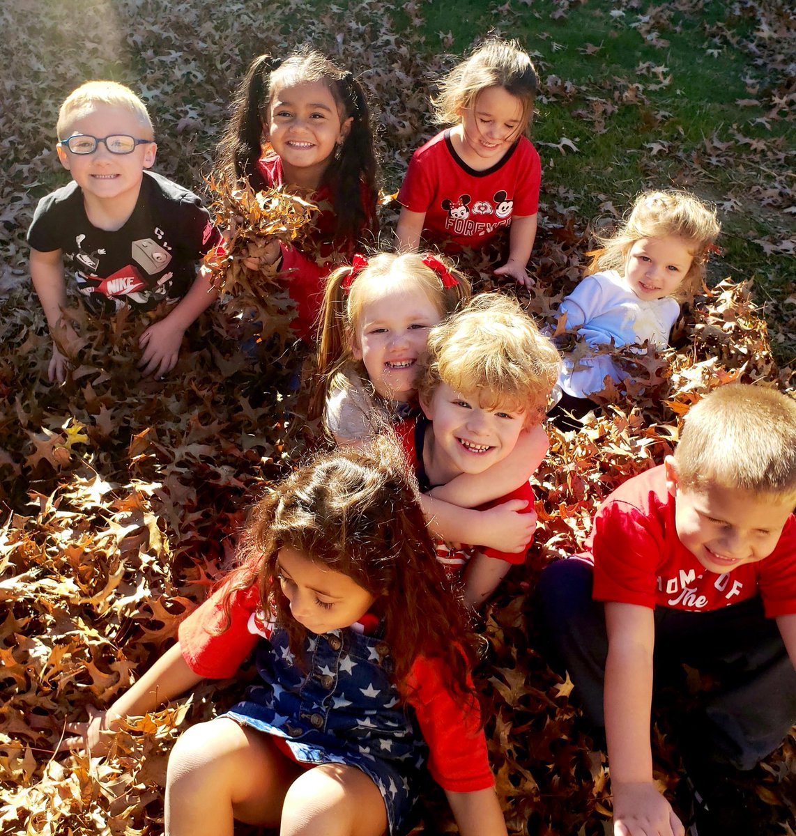 IndianaAreaSD's tweet photo. Mrs. Olear’s unbeLEAFable PreK class was falling into learning at the Ben Franklin Outdoor Learning Space today! 🍂❤️🍁❤️🍂#proudBFprincipal #NotAllClassroomsHaveFourWalls https://t.co/gprV6LFEvW