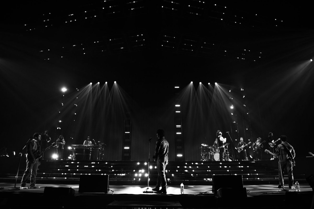 jonasbrothers's tweet photo. Ready for Night 1! Let’s do this Vegas 🔥 https://t.co/9bQhjsfj4I
