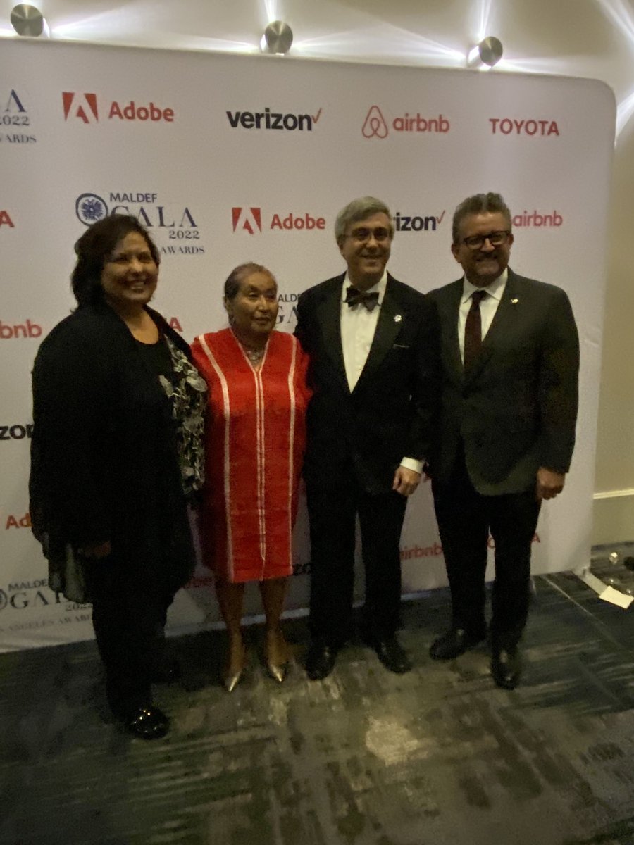 Congratulations to ⁦@MALDEF⁩ LA Gala 2022 Award winners ⁦@laloalcaraz⁩ LAUSD District 2 Boardmember Monica Garcia and ⁦@MyCielola⁩ ‘s Odilia Romero seen here with Pres. Thomas A. Saenz.