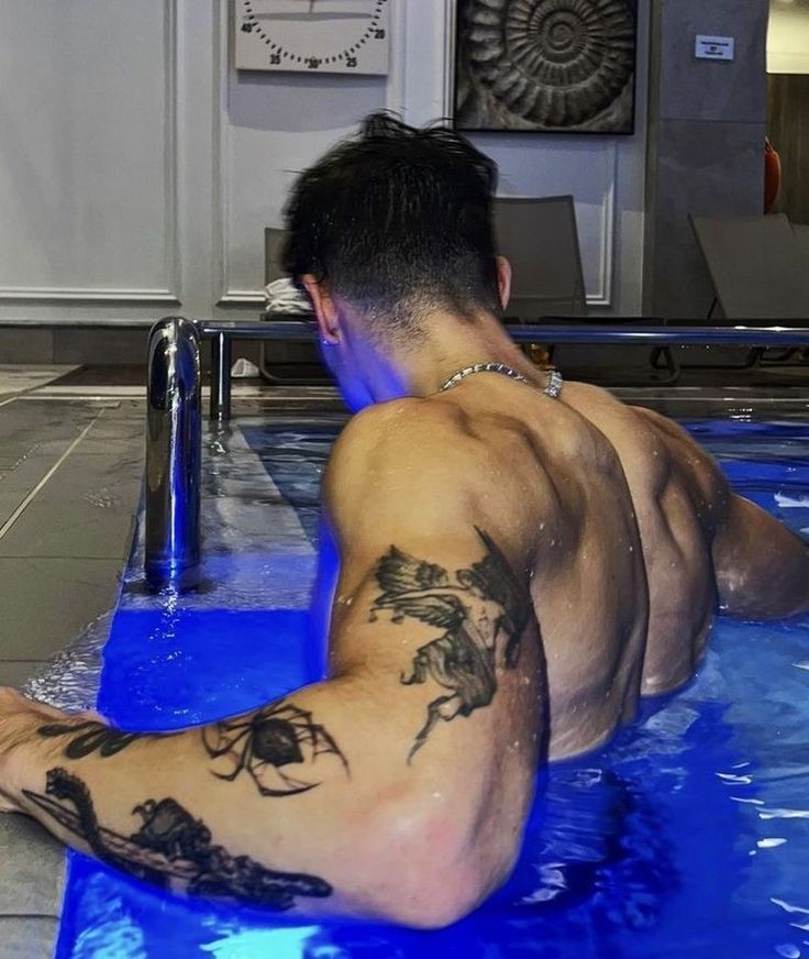djoonyx's tweet photo. Pool Day https://t.co/VGsr0yjeMU