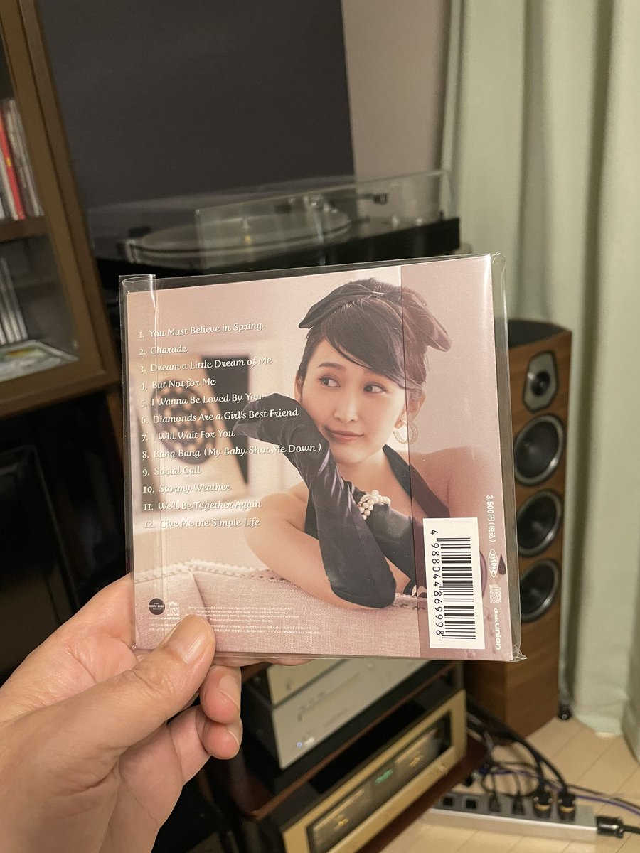 windy_general's tweet photo. #佐藤ひびき さんのファーストアルバム「#NobodyElseButYou」のCDを聴いています。彼女のシルキーなボーカルが、荒涼とした世の中にあって一縷の望みとなっています。
#HibikiSato #オーディオのある生活 #JAZZ https://t.co/bz0wnGFb8z