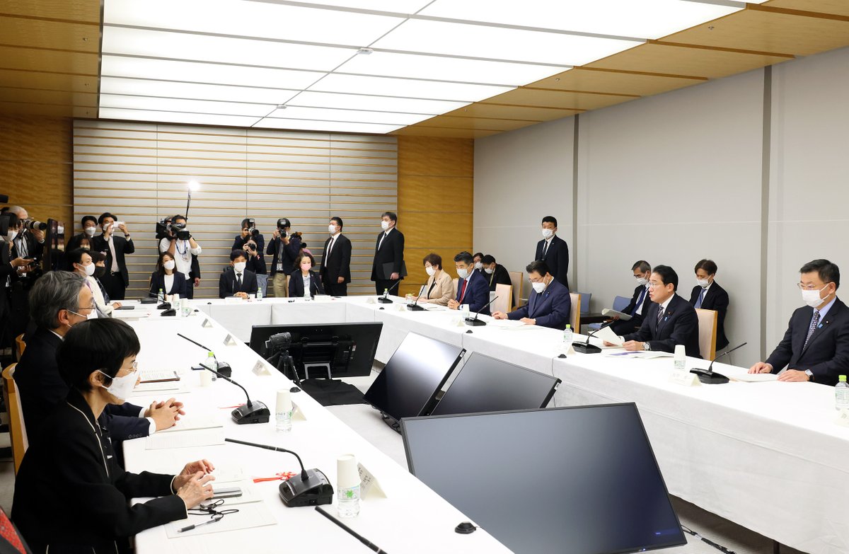 #PMinAction: On November 11, 2022, Prime Minister Kishida held the 12th meeting of the Council of New Form of Capitalism Realization at the Prime Minister’s Office.

▼ Find out more:
japan.kantei.go.jp/101_kishida/ac…

#NewFormCapitalism
#DistribStrategy
#InvestInPeople