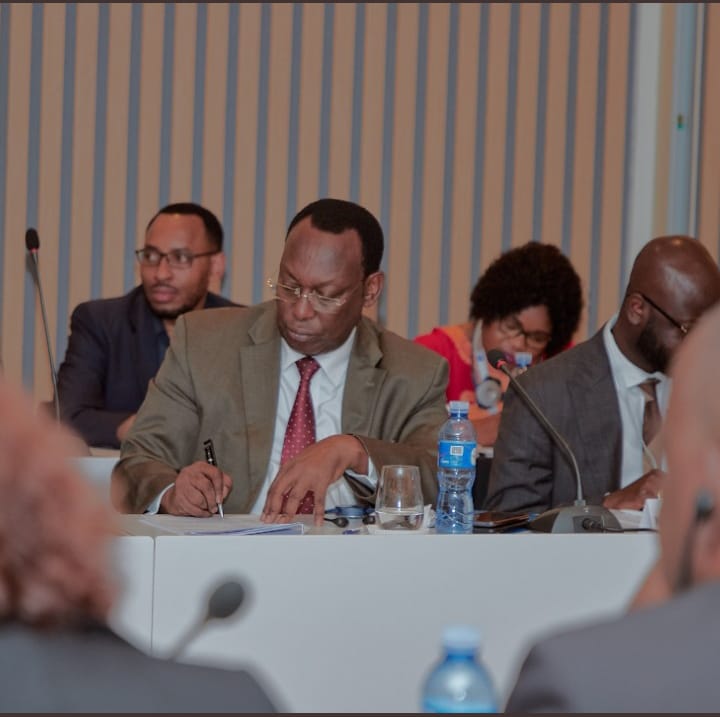 silayo_lucy's tweet photo. Bara la Africa pamoja na ulaya, wamegundua uwezo alionao @Freemanmbowetz  lakini serekali ya TANZANIA kwa sababu tu JAMAA kawazidi KISIASA, wao wanatamani akae GEREZANI. Wakambambikia kesi ya UGAIDI. https://t.co/kC4s8FhwTh