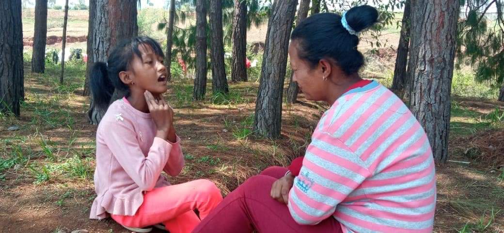 SmileLalah's tweet photo. Involving the parents or the whole family in the speech rehabilitation of children after surgery, of course, one of the keys to the success of the therapy.
#speechtherapy
#comprehensivecleftcare
@SmileTrainAfric @Smiletrain
#friendsofsmiletraininmadagascar https://t.co/xVLWksVVHG