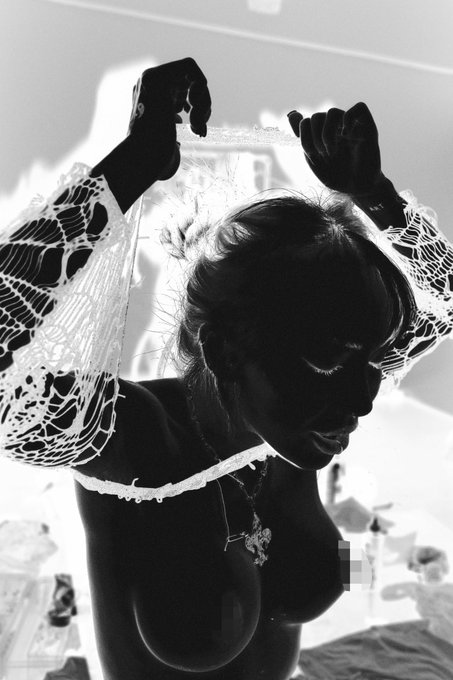 Fallen &aacute;ngel 🖤 https://t.co/hq4POfP0qU<a href="/tag/myfirstplay"class="tags"><span>#myfirstplay</span></a>