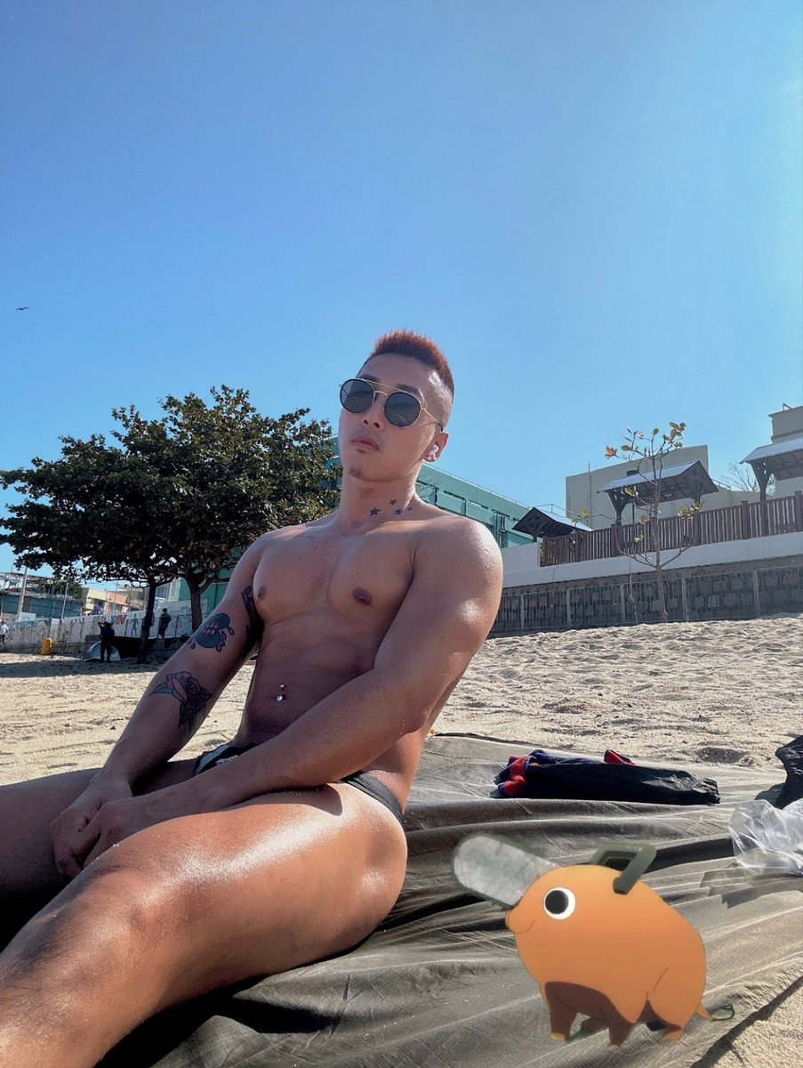 i_m_vampss's tweet photo. Sunbathing wif #ポチタ ☀️
#fatmeat
#relaxing
#metime
#throwback
# https://t.co/cCqSlr1Fuw