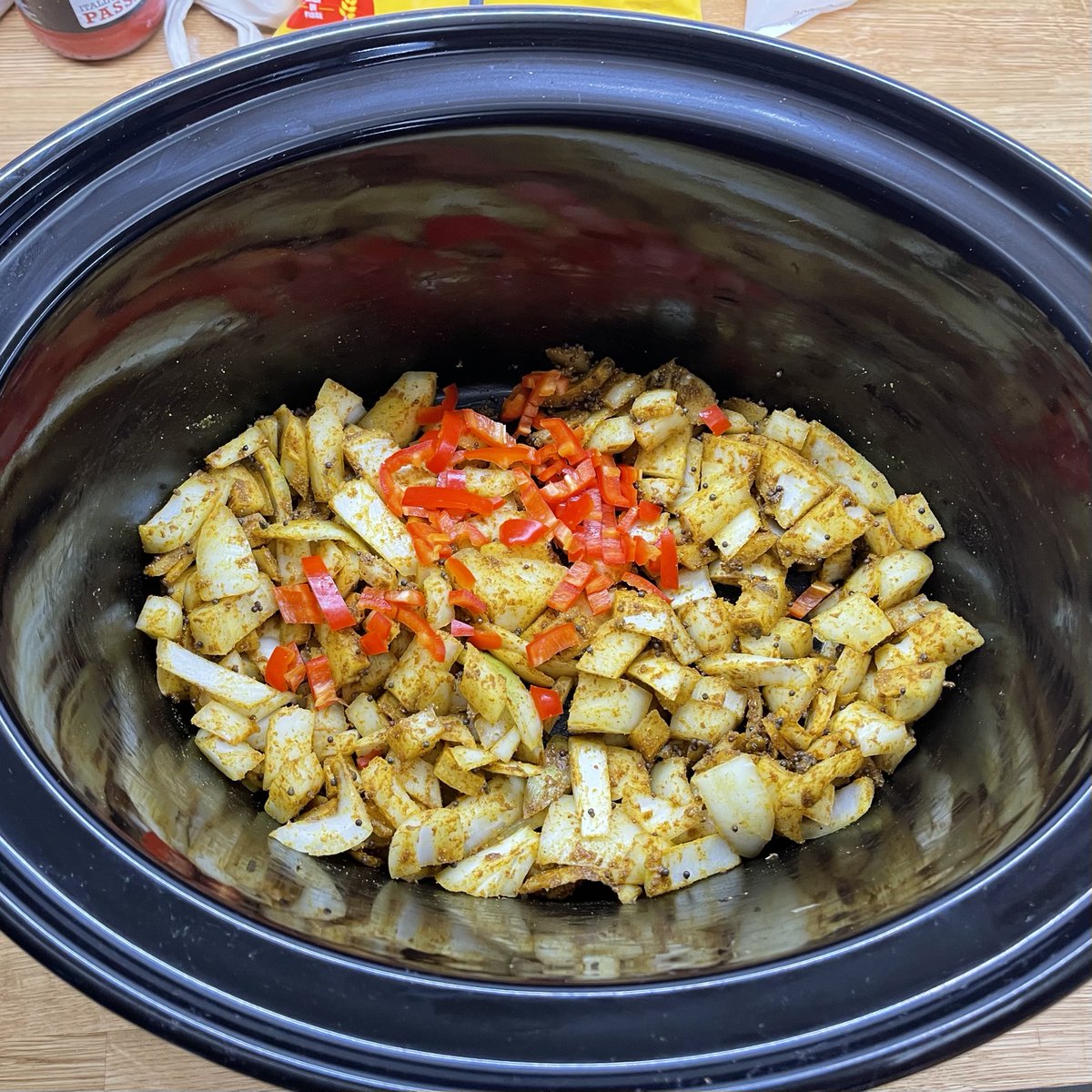 Hais's tweet photo. Anyone else prepping dinner by loading up the slow cooker at 6.30am?

Just me? Oh, okay. https://t.co/bnahsIm2aN