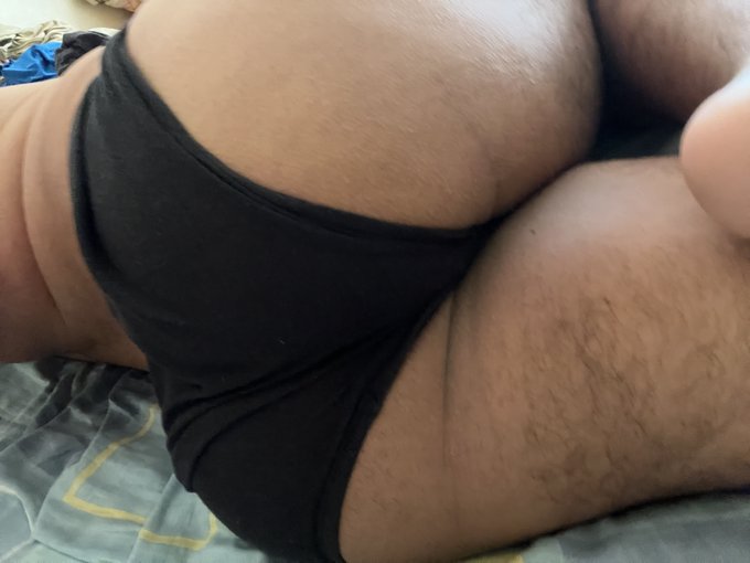 Spank my ass ?? https://t.co/3ziCxSYb9l