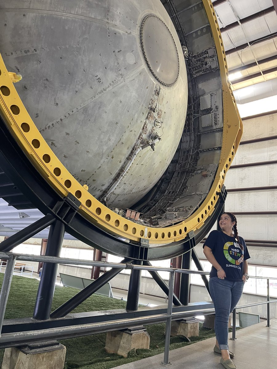 EdTechGaby's tweet photo. Late post, but a great post ⏰✌🏼#STEMDay was a blast 🚀 shoutout to @The_Ford_Focus for getting that awesome shot of me 📸 https://t.co/KezOYENoXX