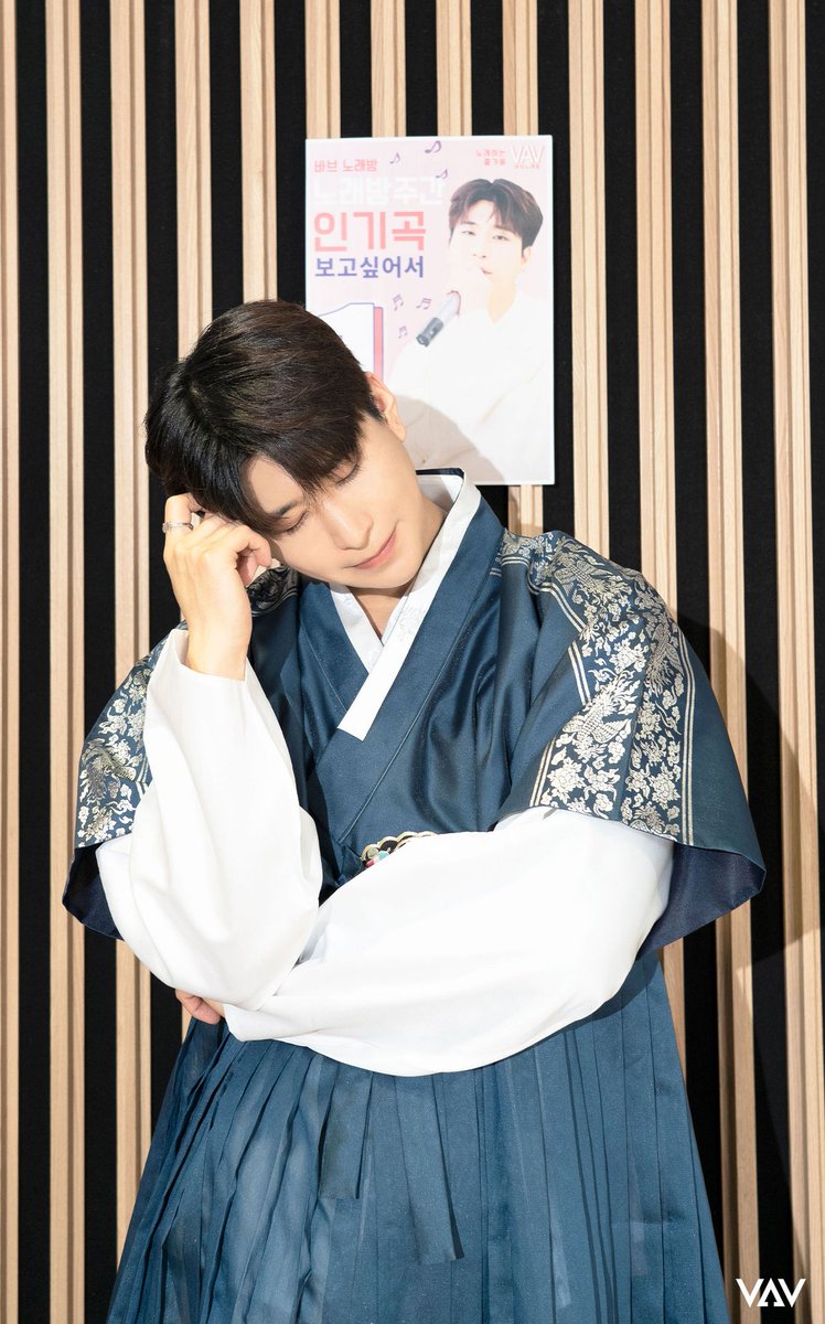 27_adriz's tweet photo. Tenemos oficialmente 4/7 ya de vuelta ... #Vampz aguanta un poco más, en solo 2 meses tendremos OT7 juntos forever 💜💜

#VAV7thAnniversary #PrinceIsBack #VAV #브이에이브이 #뱀즈 #SeeYouSoon
#뱀즈_놀러와요ㅎㅎ
@VAV_official @twt_VAV https://t.co/zhzPXggdbb