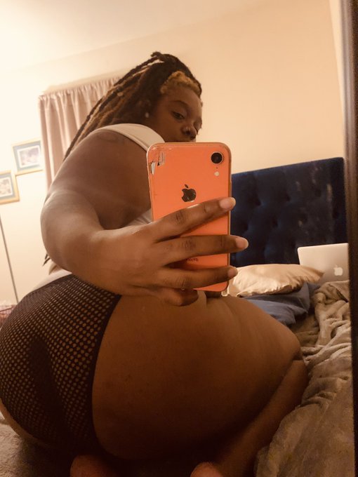 1 pic. Back or front?&hellip;You can&rsquo;t get both&hellip;Only one 😋 https://t.co/o3nhtH89kt