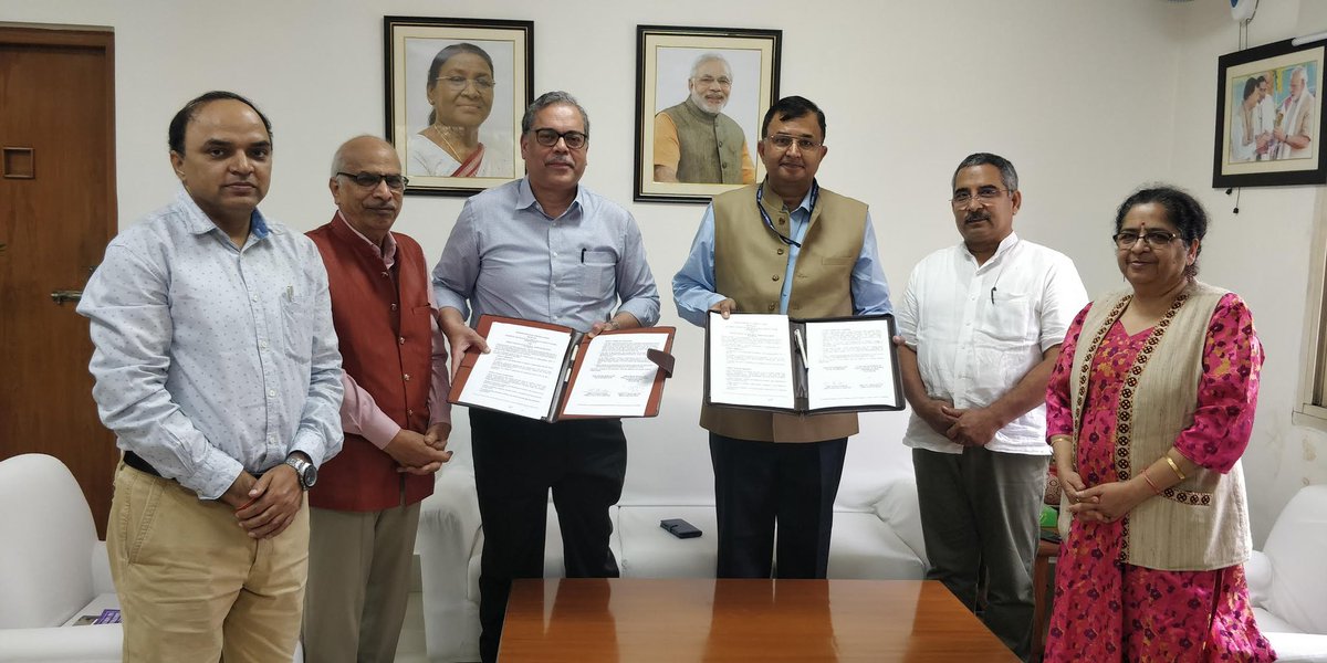 National Institute of Urban Management @NIUM_Hyd and Indian Institute of Public Administration @iipa9 signed an MoU on 10/11/2022 for collaboration on various fronts - capacity building, urban research, etc. @arvindkumar_ias @TSMAUDOnline