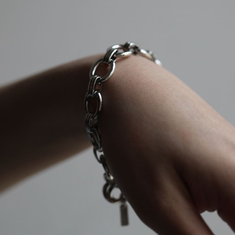acrmtsmproducts's tweet photo. LITTLEBIG
Chain Bracelet(SILVER)
¥8,000+tax

本格的な造りと、プライスの買いやすさが魅力的な本作。曲線を意識したチェーンで創り上げたブレスレットとなります。

詳細はオンラインストアに掲載しています。
https://t.co/h836R46l4n https://t.co/WCzAKnQULc