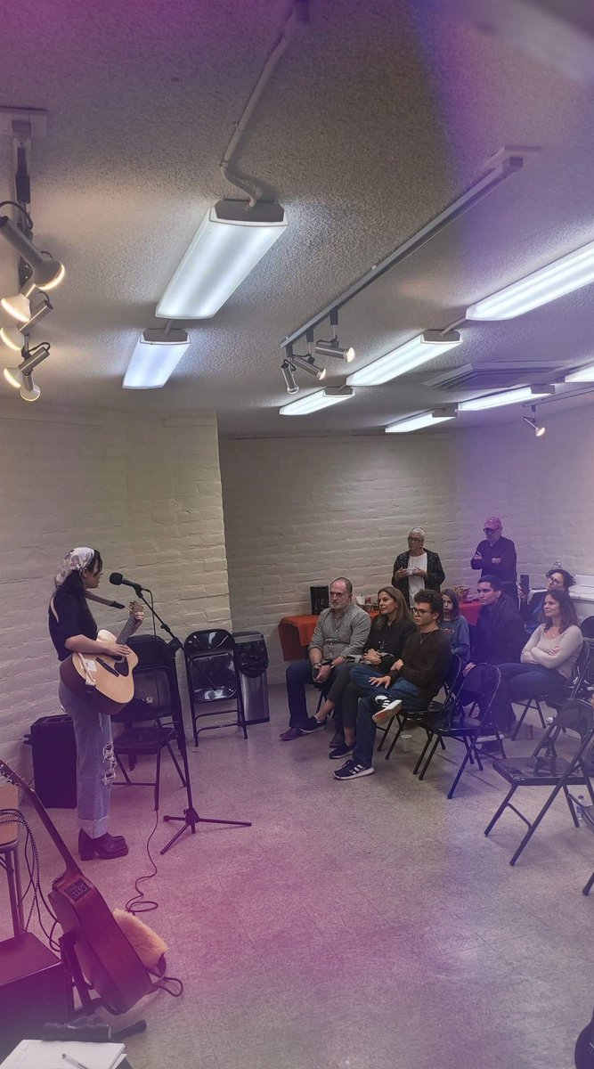 ParadaisMusic's tweet photo. practicando nuevas canciones 😈😈 https://t.co/8RJdffaO4i