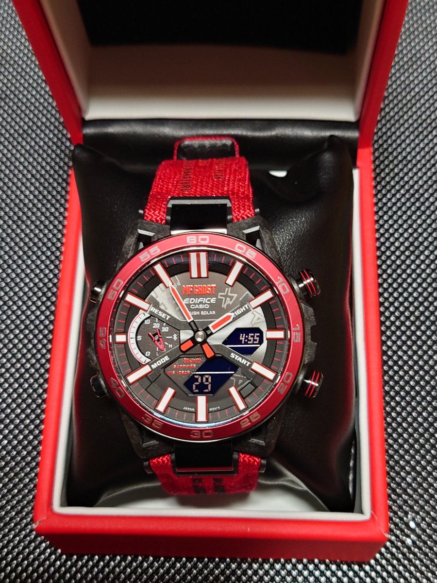 shinkoro1000rr's tweet image. CASIOはイルクジとMotor sportsコラボメインのコレクターですが、少し違うけどこれも🤣
頭文字D-MF GHOSTの漫画コラボです😅💦

#CASIOEDIFICE #頭文字D #MFGHOST #カシオ