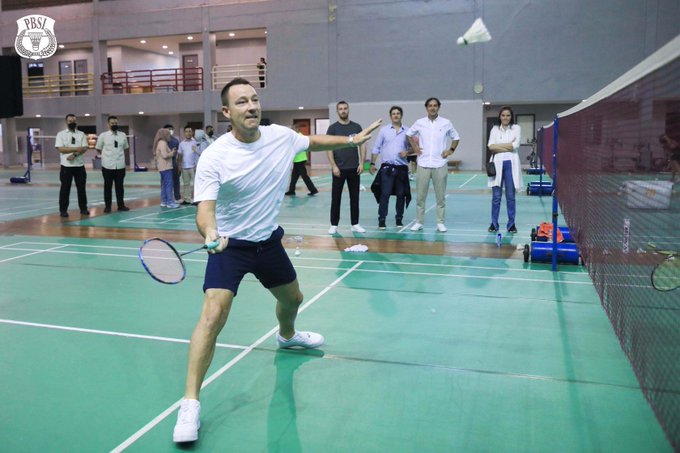 FhQm0hLaAAAXHge?format=jpg&name=small