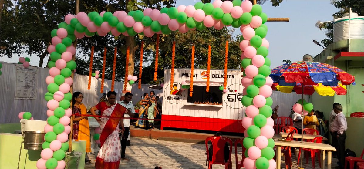 dm_puri's tweet photo. As Puri celebrated #MilletsDay on 10.11.22, an outlet named Millet Delights has been inaugurated by the Hon'ble MLA, Pipili, inside the Pipili Block office campus with an aim to provide Millet-based nutritional food to people.
The kiosk will be managed by #MissionShaktiSHG. https://t.co/39jPCvXoxf