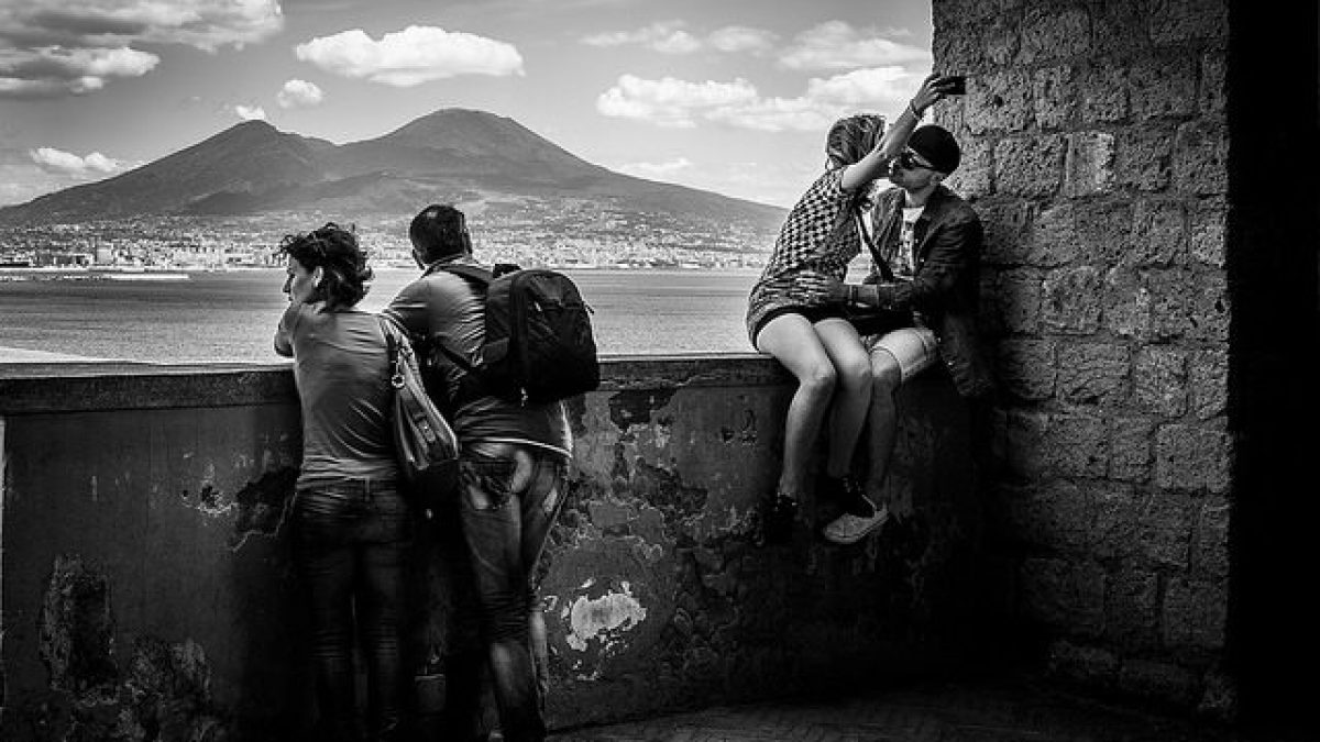 francesco_terry's tweet photo. Se qualcuno incontrandoti per strada ti dirà: ti trovo bene, hai un viso radioso. Si vede che sei innamorata, se vere cà tiene 'o core dint 'o zucchero.❣

#comeSePer incanto tutto può cambiare.
😍💙☀️🌻🌋 https://t.co/4w2uWSvjpa