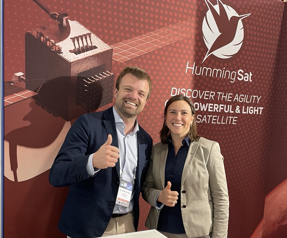 ⁦@esa⁩ - new success story for our partnership projects - HummingSat product line started less than 1 year ago passed its system requirements review and has signed its first customer - Intelsat ! Well done SWISSto12 ! 🛰 🦜intelsat.com/newsroom/intel…